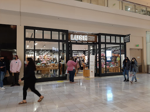 Cosmetics Store «Lush Fresh Handmade Cosmetics», reviews and photos, 12000 SE 82nd Ave, Happy Valley, OR 97086, USA