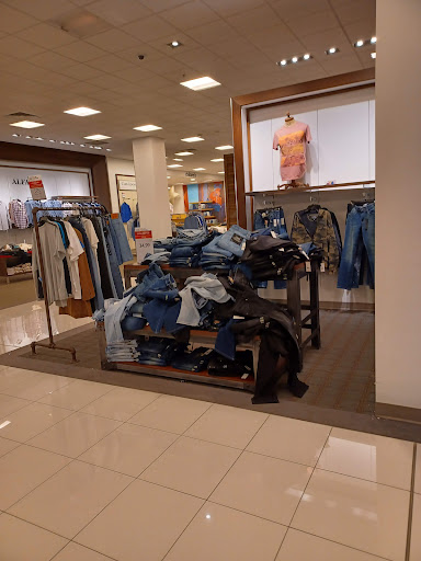 Shopping Mall «Southridge Mall», reviews and photos, 5300 S 76th St, Greendale, WI 53129, USA