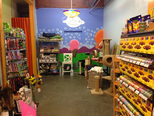 Pet Supply Store «Petapoluza Pet Supply & Grooming», reviews and photos, 114 N 36th St, Seattle, WA 98103, USA