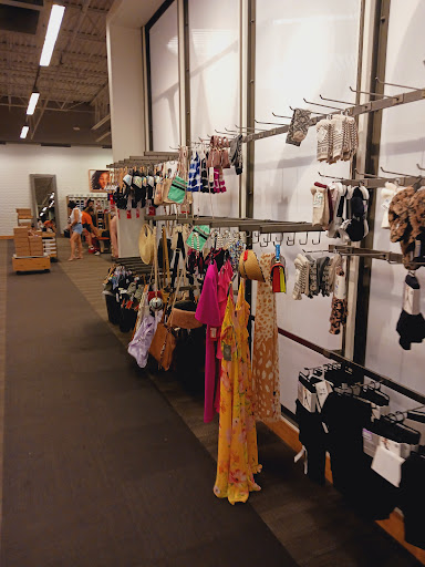 Shoe Store «DSW Designer Shoe Warehouse», reviews and photos, 6971 Grand Ave, Gurnee, IL 60031, USA