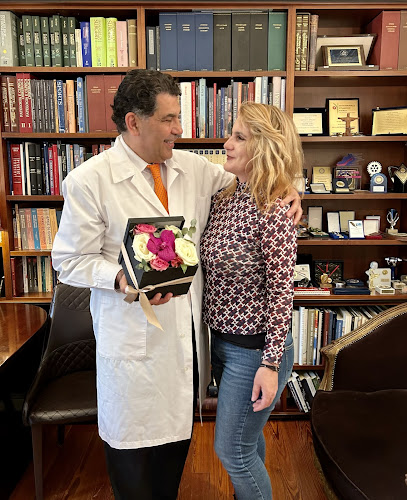 Dr. Lyras Plastic Surgery - Αθήνα