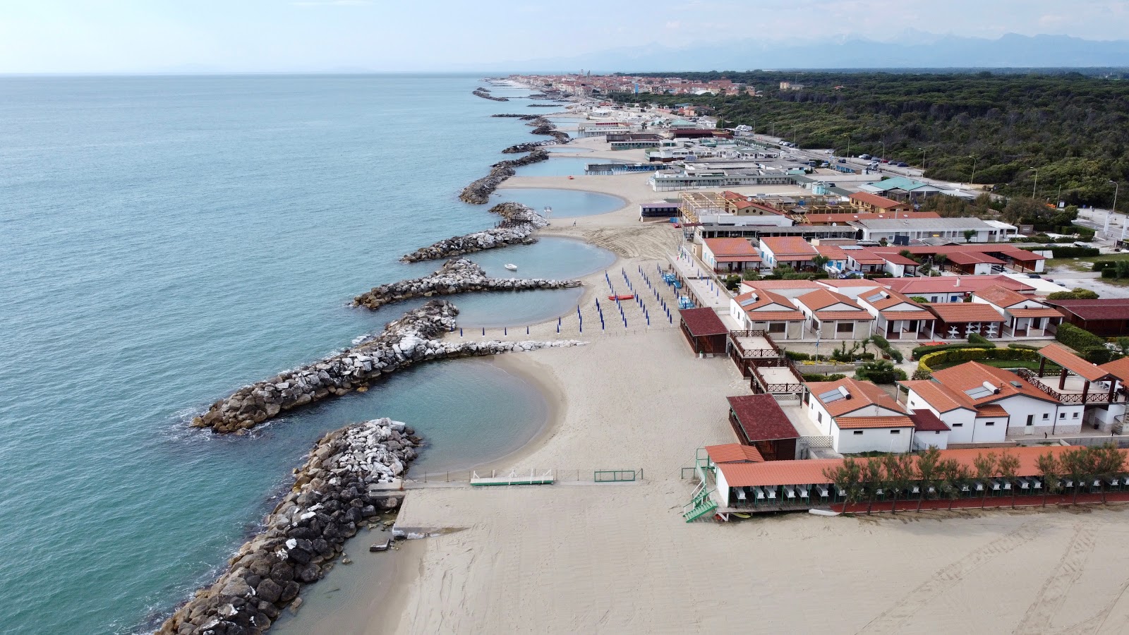 Photo of Tirrenia beach with spacious multi bays