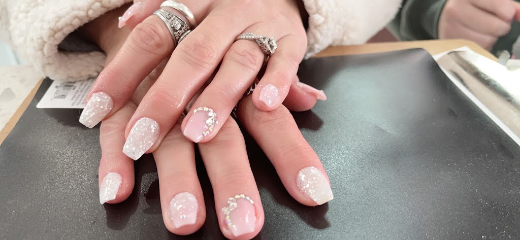 Queen Nails 28697
