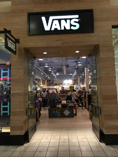 Vans, 3000 184th St SW #350, Lynnwood, WA 98037, USA, 