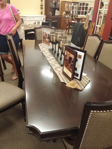 Furniture Store «Raymour & Flanigan Furniture and Mattress Store», reviews and photos, 3430 Erie Blvd E, Syracuse, NY 13214, USA