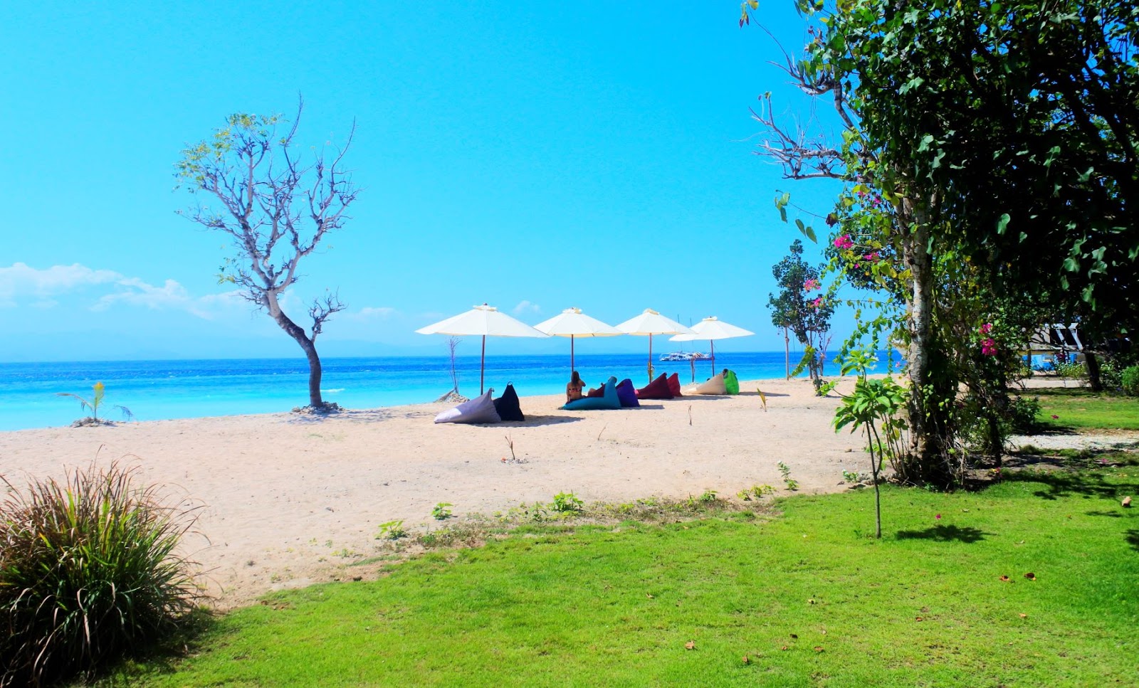 Toya Paken Beach'in fotoğrafı çok temiz temizlik seviyesi ile