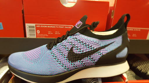 Clothing Store «Nike Factory Store», reviews and photos, 243 Tanger Dr Suite 243, Williamsburg, IA 52361, USA