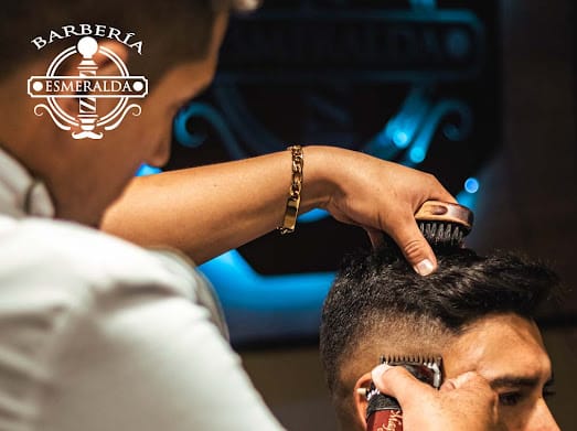 Peluquería y Barbería Esmeralda.
