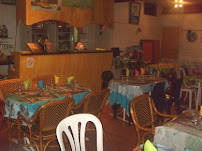Atmosphère du Restaurant Le Bain des Amours-Chez Denis à Gourbeyre - n°3