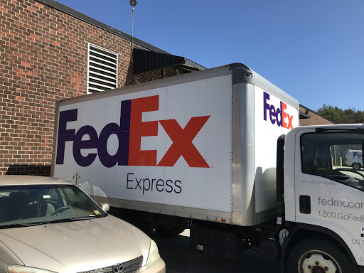 Shipping and Mailing Service «FedEx Ship Center», reviews and photos, 95 Hutchins Dr, Portland, ME 04102, USA