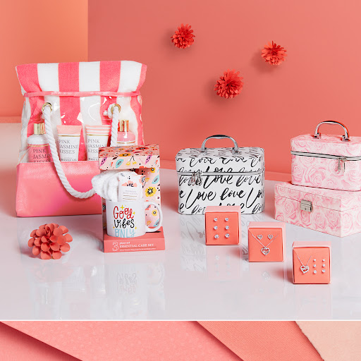 Clothing Store «K&G Fashion Superstore», reviews and photos, 5832 Columbia Pike, Falls Church, VA 22041, USA