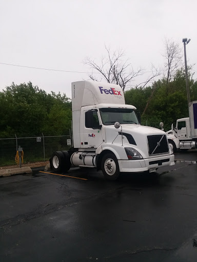 Mailing Service «FedEx Freight», reviews and photos, 5101 S Lawndale Ave, Summit, IL 60501, USA