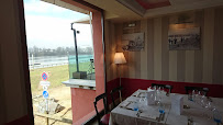 Atmosphère du Restaurant gastronomique L'Embarcadère à Jassans-Riottier - n°8