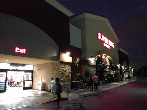 Shopping Mall «Claremont Promenade Shopping Center», reviews and photos, 420 S Indian Hill Blvd, Claremont, CA 91711, USA