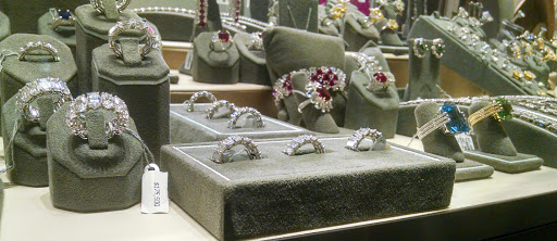 Jewelry Store «Borsheims Fine Jewelry», reviews and photos, 120 Regency Pkwy, Omaha, NE 68114, USA