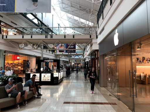 Computer Store «Apple The Woodlands», reviews and photos, 1201 Lake Woodlands Dr, The Woodlands, TX 77380, USA