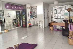 Academia De Yoga (Centro Holístico) image