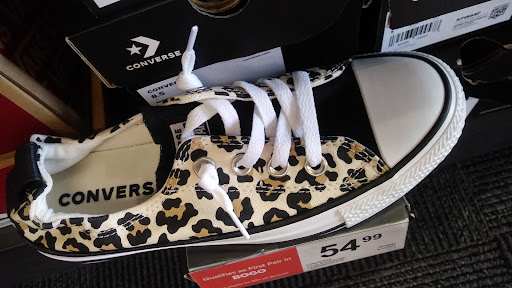 Shoe Store «Off Broadway Shoe Warehouse», reviews and photos, 8600 Ward Pkwy, Kansas City, MO 64114, USA