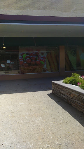 Shopping Mall «Rochdale Village Shopping Mall», reviews and photos, 169-65 137th Ave, Jamaica, NY 11434, USA