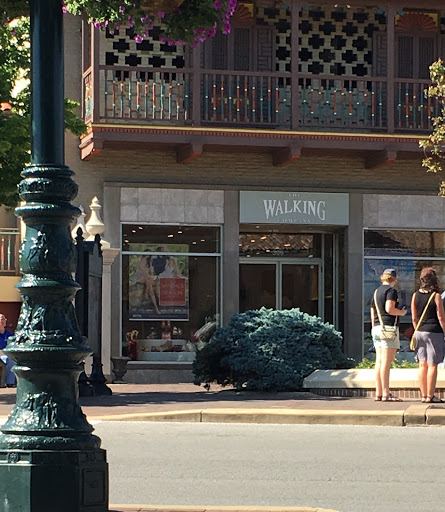 The Walking Company - Country Club Plaza, 308 W 47th St, Kansas City, MO 64112, USA, 