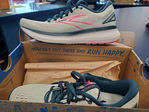 Sporting Goods Store «Fleet Feet Sports Buffalo», reviews and photos, 2290 Delaware Ave, Buffalo, NY 14216, USA