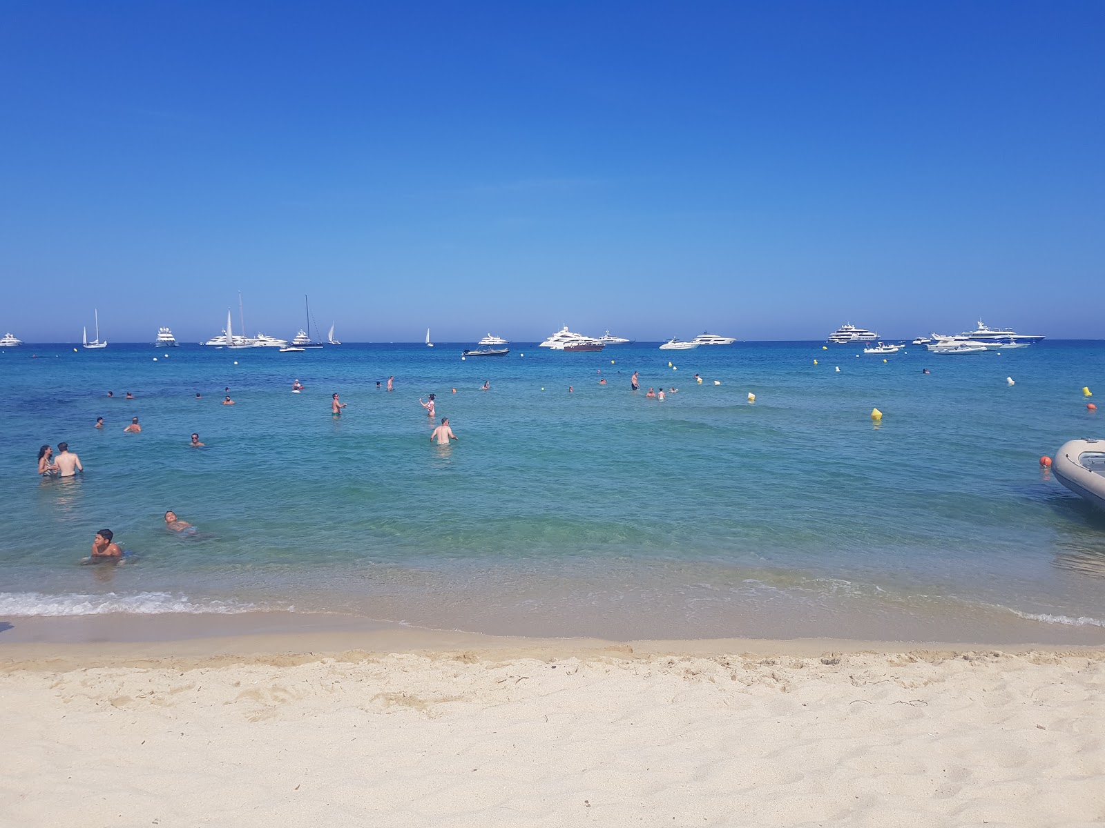 Photo of Pampelonne beach and the settlement