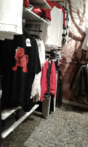 Clothing Store «F21 XXI», reviews and photos, 2800 N Main St #201, Santa Ana, CA 92705, USA