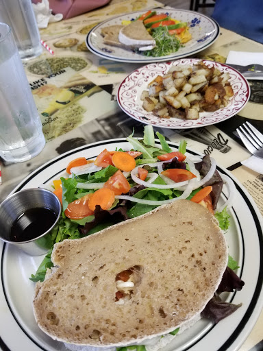 Market «Kickshaws Downtown Market», reviews and photos, 101 William St, Fredericksburg, VA 22401, USA