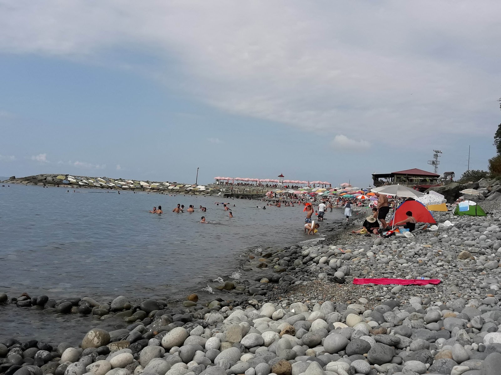 Fotografija Arhavi Belediye Plaji z turkizna čista voda površino