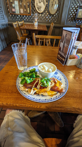 American Restaurant «Cracker Barrel Old Country Store», reviews and photos, 716 N Campbell Station Rd, Farragut, TN 37934, USA