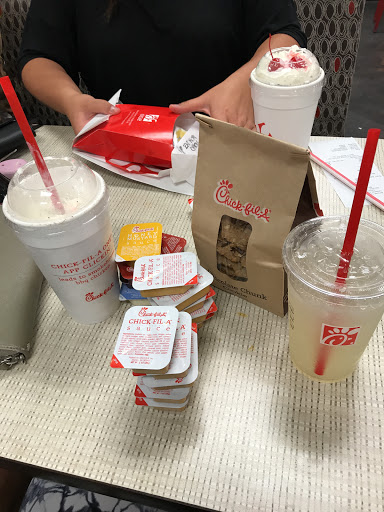 Fast Food Restaurant «Chick-fil-A», reviews and photos, 3026 196th St SW, Lynnwood, WA 98036, USA