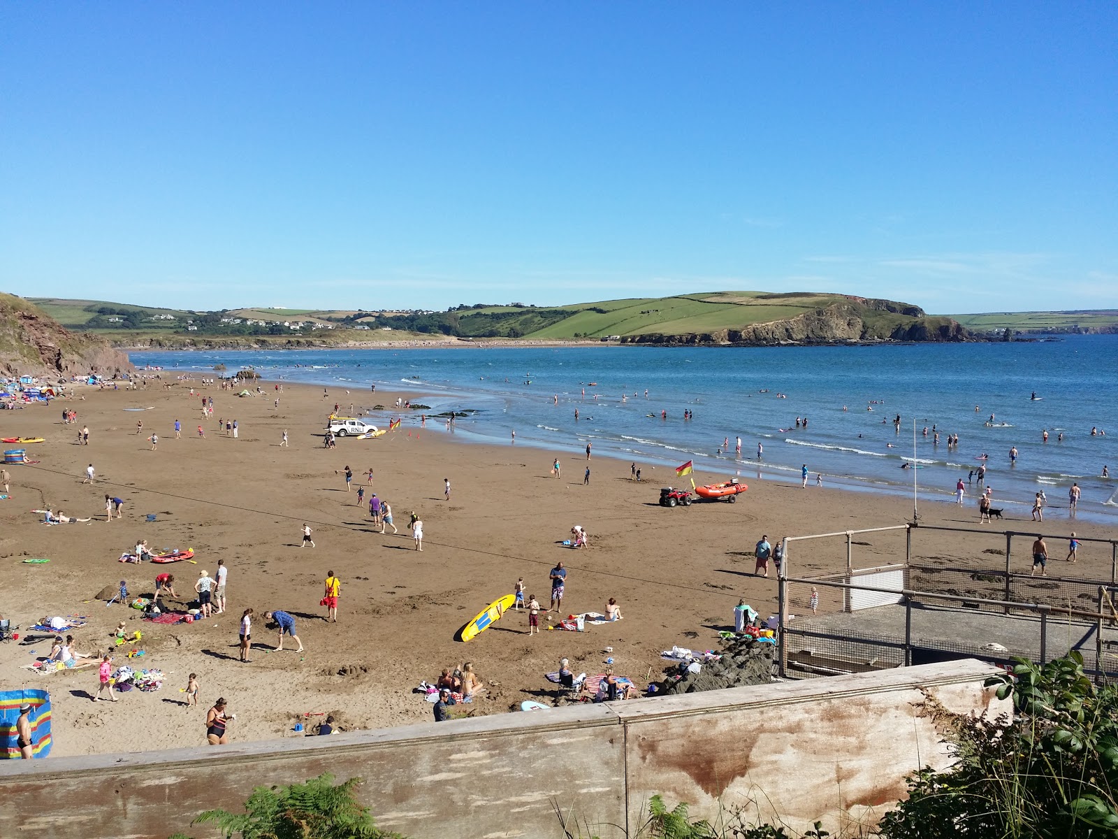 Foto di Spiaggia di Bigbury con una superficie del acqua turchese