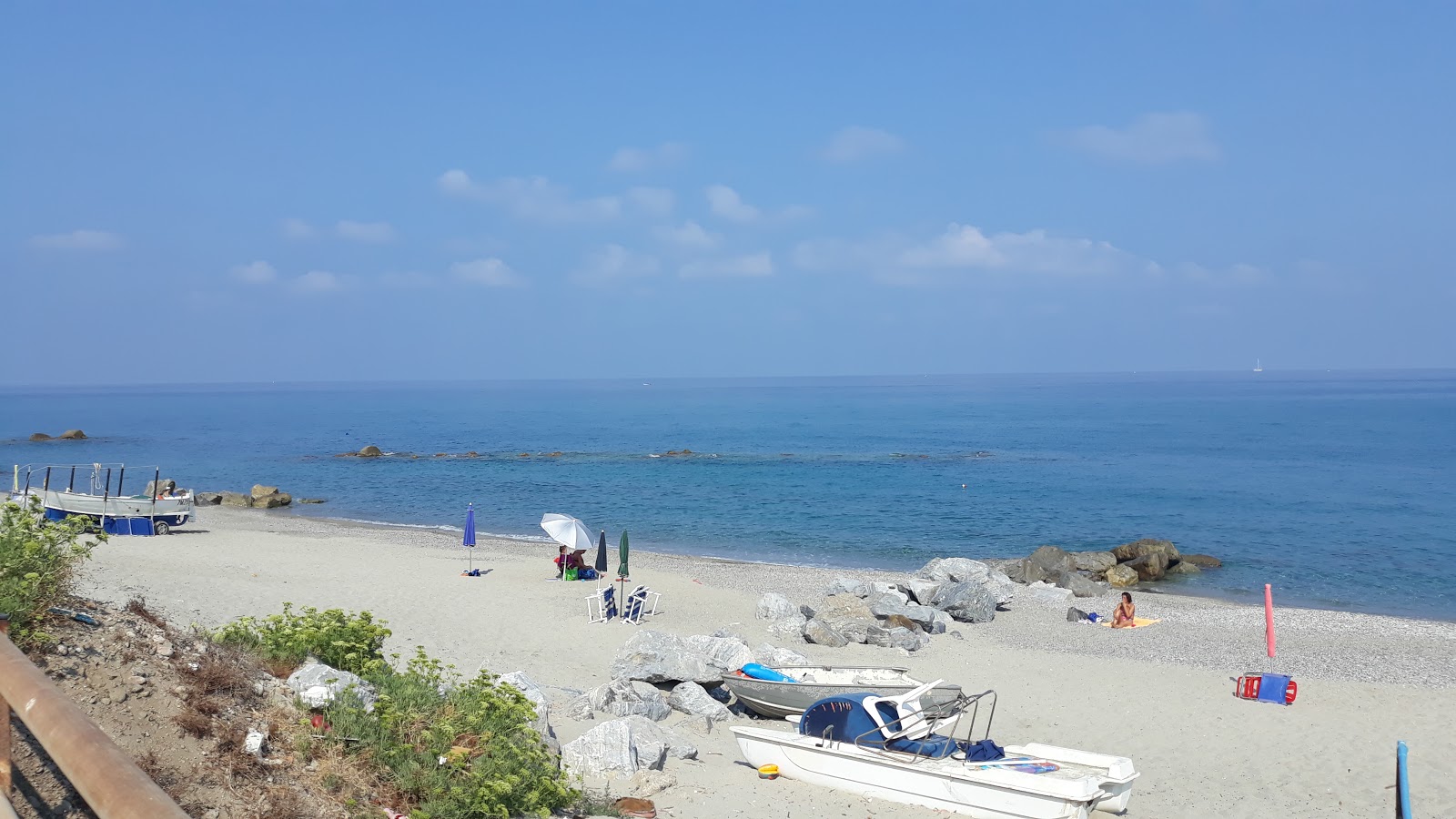 Zdjęcie San Saba beach z powierzchnią turkusowa czysta woda