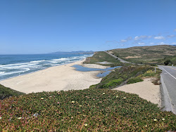 Pomponio Beach'in fotoğrafı düz ve uzun ile birlikte