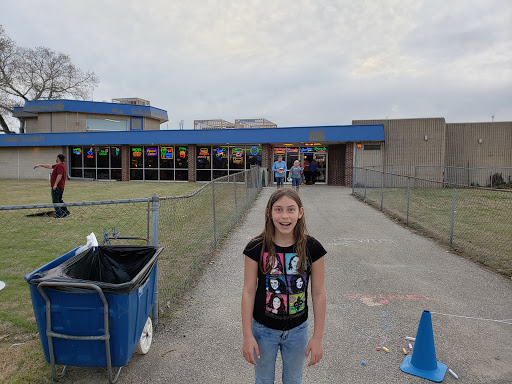 Drive-in Movie Theater «Starlite Drive-In Theatre», reviews and photos, 3900 S Hydraulic Ave, Wichita, KS 67216, USA