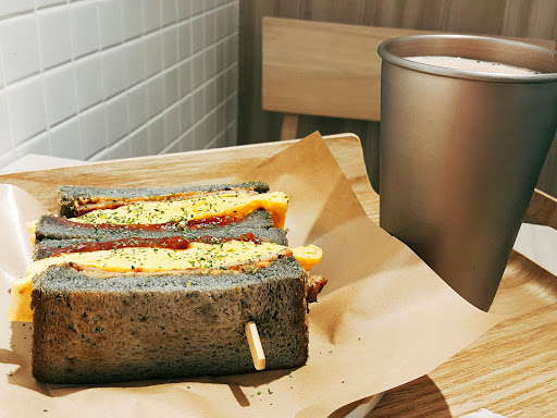 包果Bagouo -台北松江店丨早午餐丨台北（中山）美食丨鐵板奶油三明治丨脆皮燕麥雞排 的照片