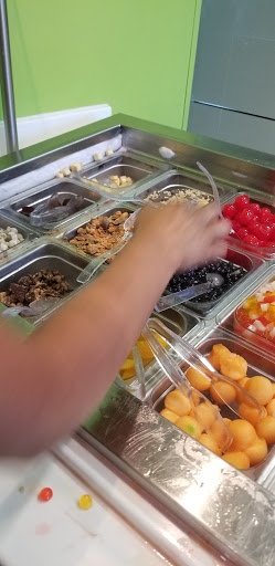 Frozen Yogurt Shop «Yogurtland», reviews and photos, 1000 N Western Ave #102, San Pedro, CA 90732, USA