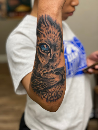 Explore easy flower tattoo ideas, creative tattoo ideas in Chattanooga, available at Chattanooga Tattoo Company