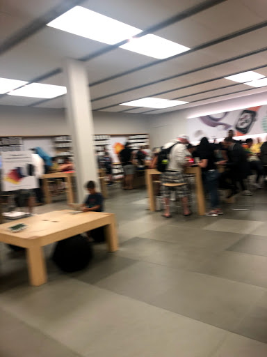 Computer Store «Apple Tysons Corner», reviews and photos, 1961 Chain Bridge Rd, McLean, VA 22102, USA