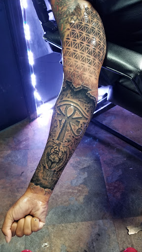 Tattoo Shop «Ink Life Tattoo», reviews and photos, 4400 Chamblee Dunwoody Rd, Atlanta, GA 30341, USA