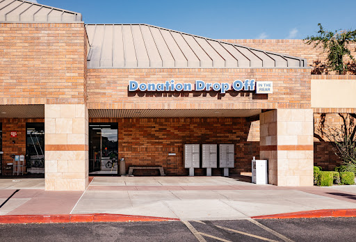 Thrift Store «Thunderbird & Scottsdale Goodwill Retail Store & Donation Center», reviews and photos, 14202 N Scottsdale Rd, Scottsdale, AZ 85254, USA