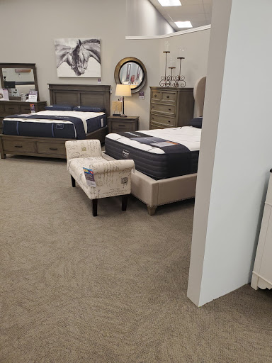 Furniture Store «Raymour & Flanigan Furniture and Mattress Store», reviews and photos, 100 Highland Ave, Seekonk, MA 02771, USA