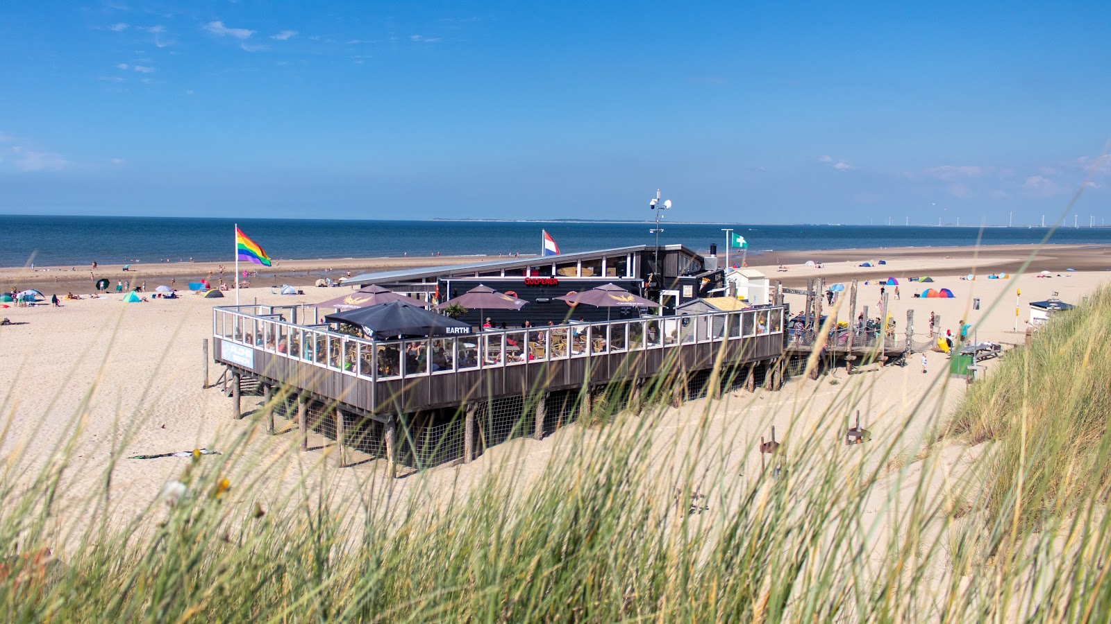 Foto di Oranjezon beach con una superficie del sabbia beige