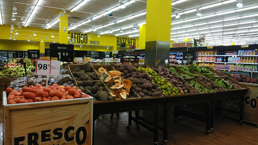 Grocery Store «Fresco y Más», reviews and photos, 3701 NW 7th St, Miami, FL 33126, USA