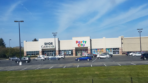 Shoe Carnival, 3050 Beeline Rd, Holland, MI 49424, USA, 