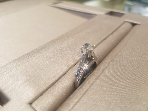 Jewelry Store «Jared The Galleria of Jewelry», reviews and photos, 16070 W Bluemound Rd, Brookfield, WI 53005, USA