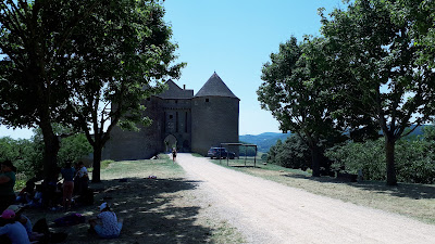 Vu sur le château de Berzé à Sologny