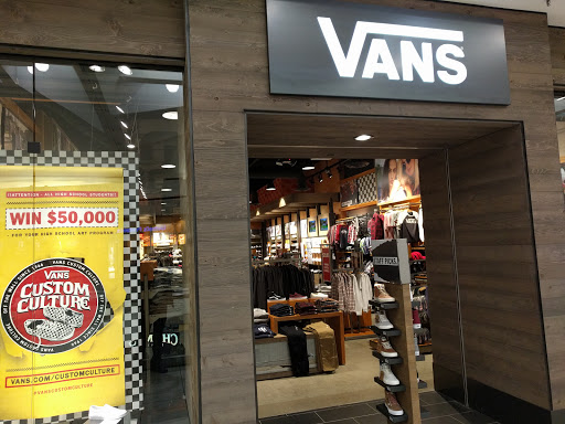 Vans, 2017 Stoneridge Mall Rd, Pleasanton, CA 94588, USA, 