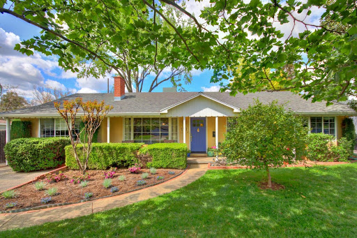Nancy Beall Realtor image