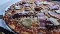 Pepperoni du Pizzas à emporter L'Arôma Pizza Distributeur à Montlieu-la-Garde - n°2